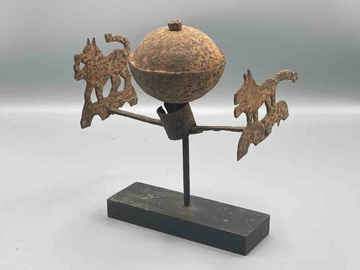 Iron gourd container between 2 lions asen figure - Benin