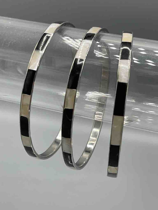 Thin Colorful Natural Shell Bangle - Black & White