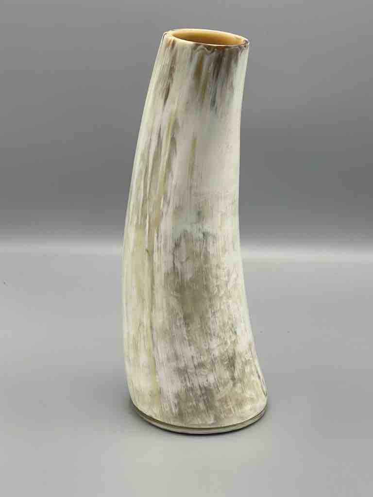 White short cow horn vase - Uganda