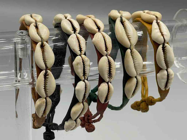 Single Line Cowrie Shell Solid Color Leather Clasp Bracelet - Mali