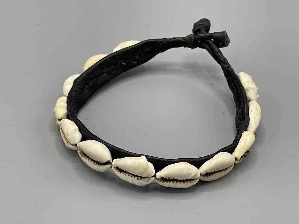 Single Line Cowrie Shell Solid Color Leather Clasp Bracelet - Mali