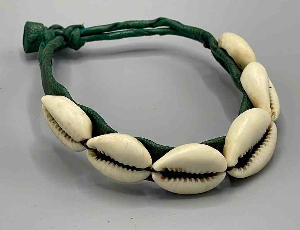 Single Line Cowrie Shell Solid Color Leather Clasp Bracelet - Mali