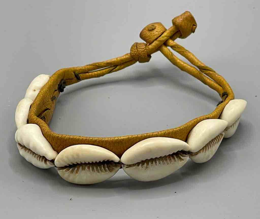 Single Line Cowrie Shell Solid Color Leather Clasp Bracelet - Mali