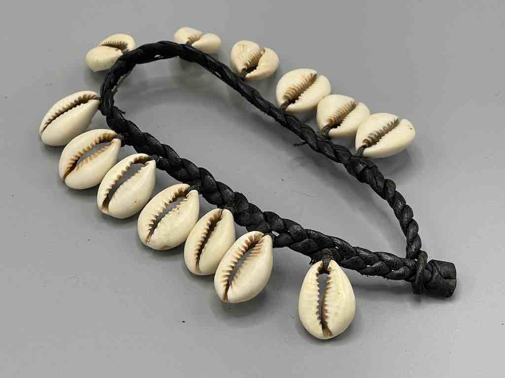 Hanging Cowrie Shell Braided Leather Clasp Bracelet - Mali