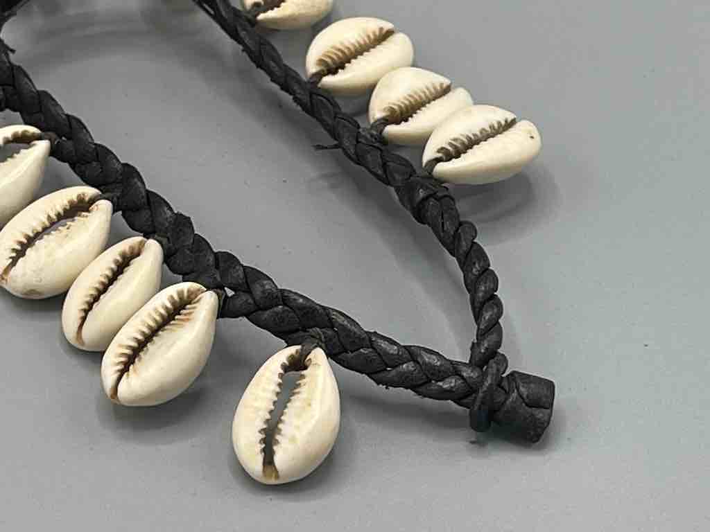 Hanging Cowrie Shell Braided Black Leather Clasp Bracelet - Mali
