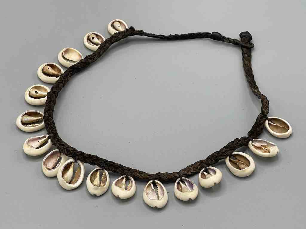 Hanging Cowrie Shell Braided Black Leather Clasp Choker Necklace - Mali