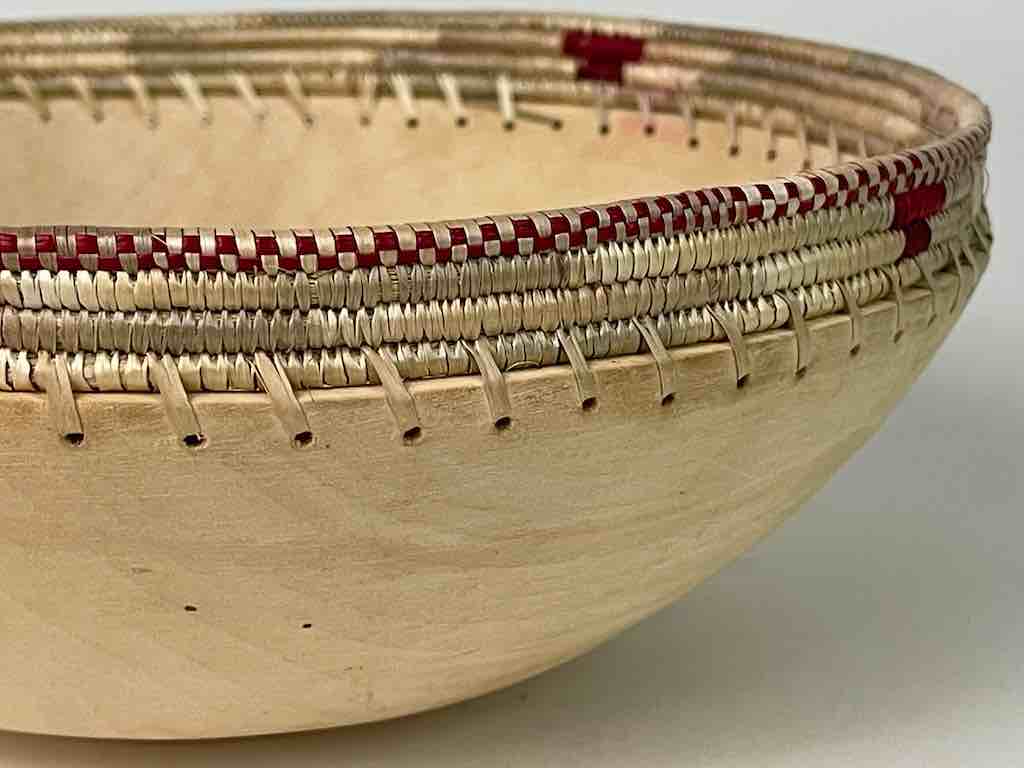 Light wooden bowl with 2-color basket-rim "Imbehe" Rwanda | 10"