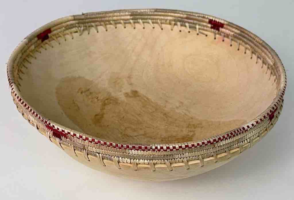 Light wooden bowl with 2-color basket-rim "Imbehe" Rwanda | 10"