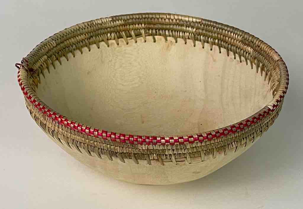 Light wooden bowl with 2-color basket-rim "Imbehe" Rwanda | 7.5"
