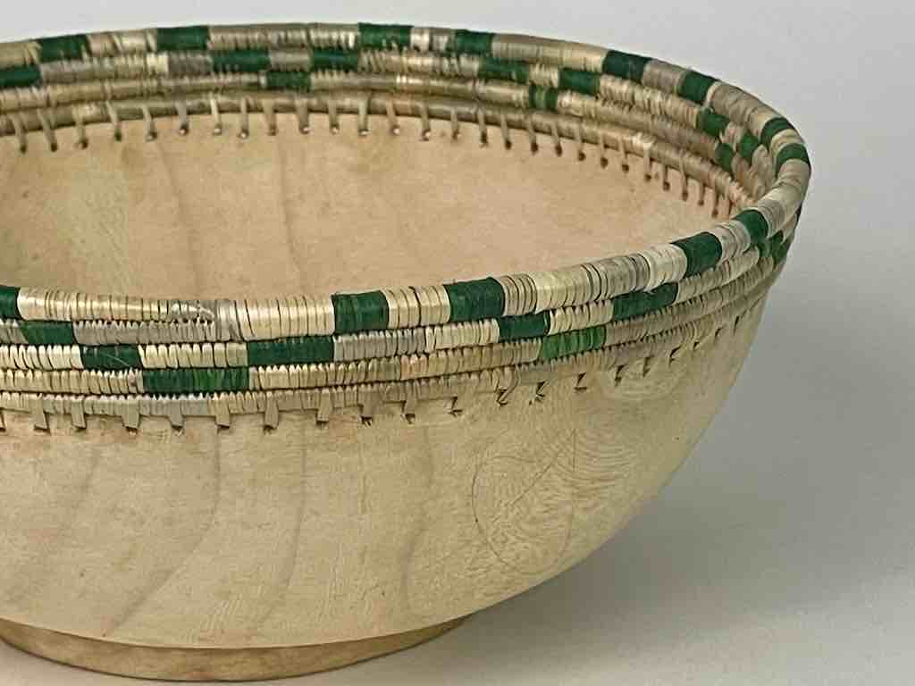Light wooden bowl with 2-color basket-rim "Imbehe" Rwanda | 10"