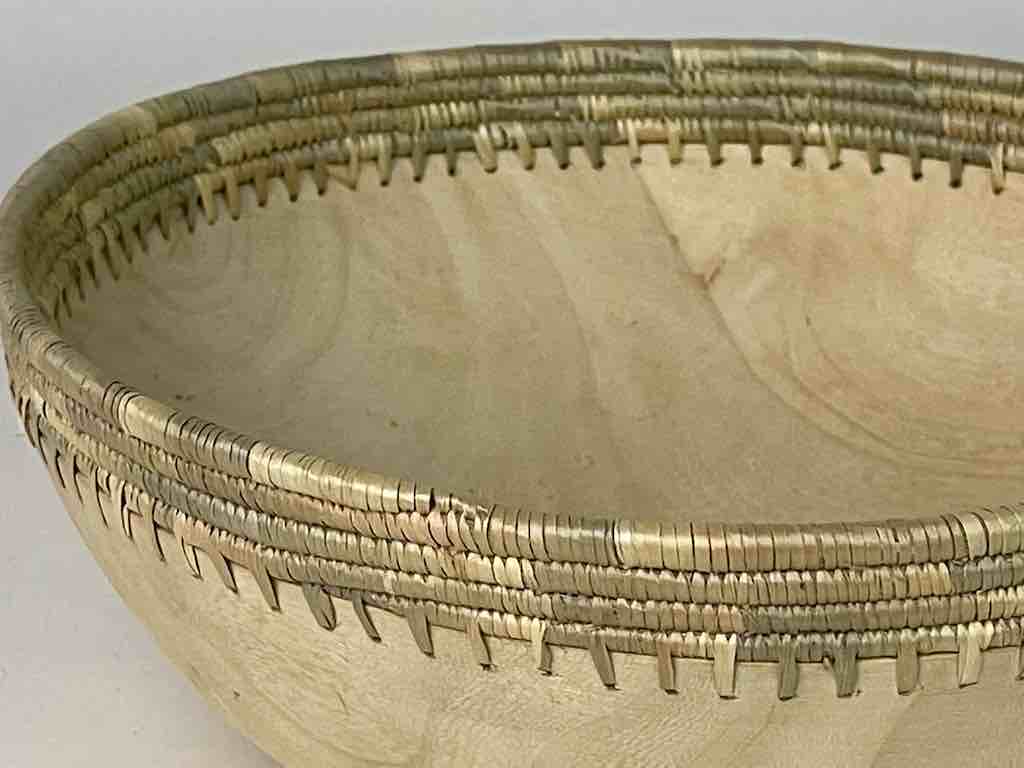Light wooden bowl with natural basket-rim "Imbehe" Rwanda | 10"