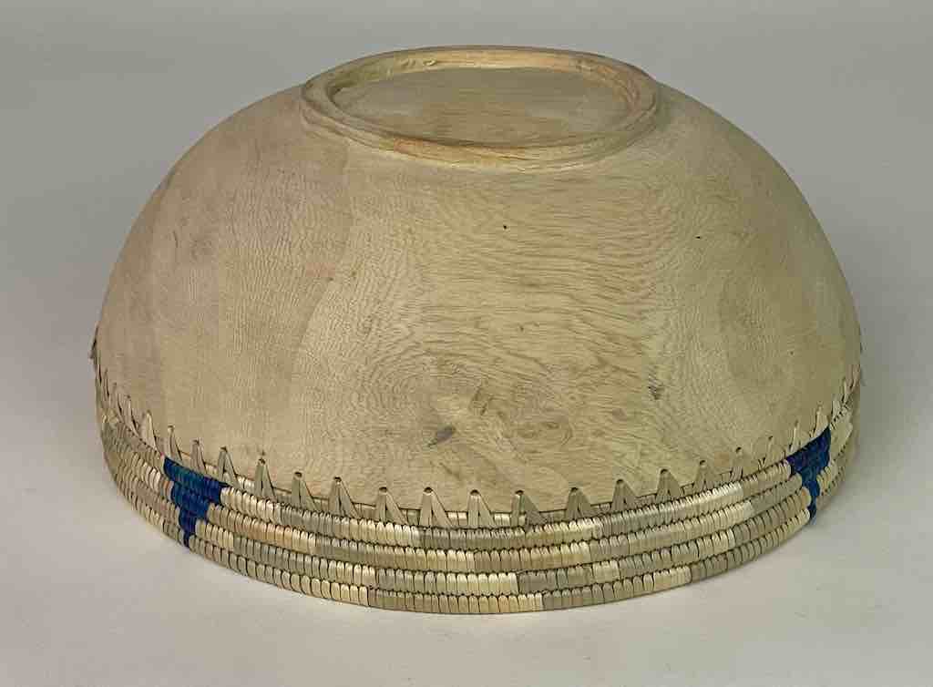 Light wooden bowl with 2-color basket-rim "Imbehe" Rwanda | 10"